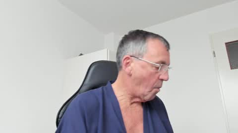 Snapshot of 200gentleman chatting on 01-20-25, 01:42 Henk online show from 01-20-25, 01:42