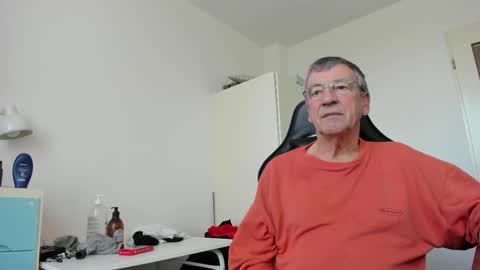 Snapshot of 200gentleman chatting on 03-03-25, 03:20 Henk online show from 03-03-25, 03:20