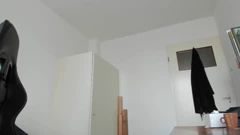 Snapshot of 200gentleman chatting on 11-22-25, 02:38 Henk online show from 11-22-25, 02:38