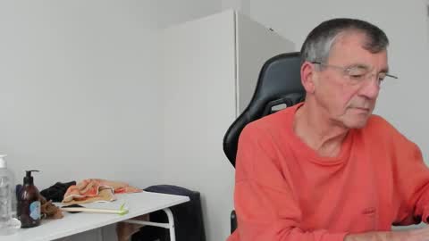 Snapshot of 200gentleman chatting on 12-01-25, 02:55 Henk online show from 12-01-25, 02:55