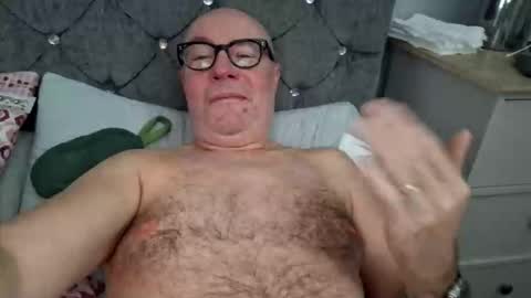 Snapshot of 211scudder chatting on 12-14-25, 10:53 211skoosh online show from 12-14-25, 10:53