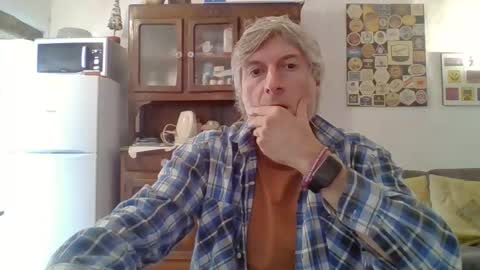 22esserre online show from 10-17-25, 01:35