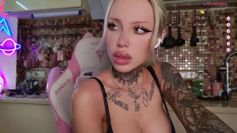 Snapshot of 2badforyou chatting on 03-11-25, 11:23 30 NOV online show from 03-11-25, 11:23