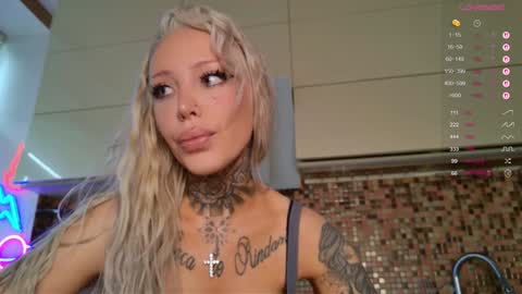 Snapshot of 2badforyou chatting on 09-27-25, 10:20 30 NOV online show from 09-27-25, 10:20