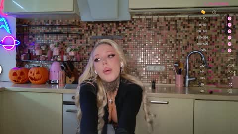 Snapshot of 2badforyou chatting on 10-30-25, 11:00 30 NOV online show from 10-30-25, 11:00