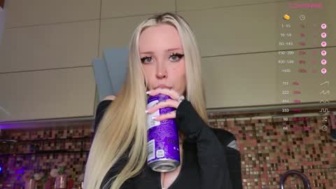 Snapshot of 2badforyou chatting on 12-17-25, 11:38 30 NOV online show from 12-17-25, 11:38