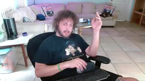 Snapshot of 2dirtyhillbillies chatting on 05-08-26, 10:15 ThrillBilly online show from 05-08-26, 10:15