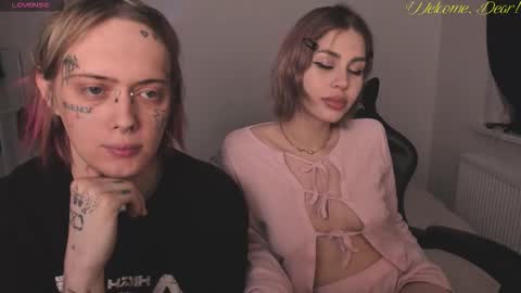 Snapshot of 2emo4fam chatting on 12-13-25, 08:36 2emo4fam online show from 12-13-25, 08:36