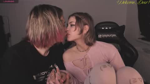 Snapshot of 2emo4fam chatting on 12-15-25, 01:15 2emo4fam online show from 12-15-25, 01:15