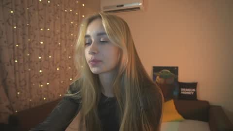 Elley  online show from 12-18-24, 04:28