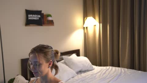 Elley  online show from 09-17-25, 07:43