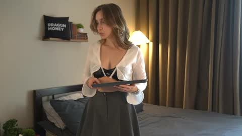 Snapshot of 2girls_1dream chatting on 05-13-26, 02:36 Elley online show from 05-13-26, 02:36