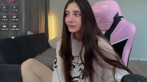 Lina       free control in pvt online show from 03-27-26, 07:25