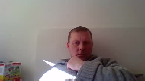 Snapshot of 2ndlipeater chatting on 02-09-26, 09:35 Girts online show from 02-09-26, 09:35