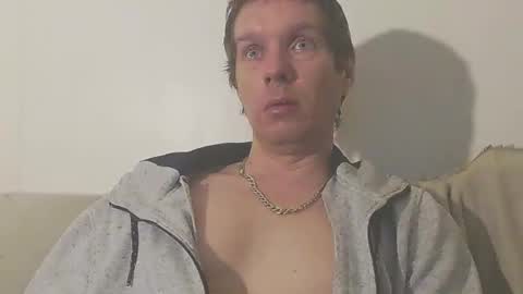 2small4you83 online show from 02-11-25, 07:02