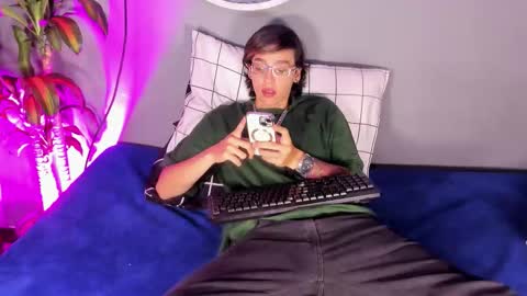 Snapshot of 360enmedallo chatting on 11-03-25, 04:25 360enmedallo online show from 11-03-25, 04:25