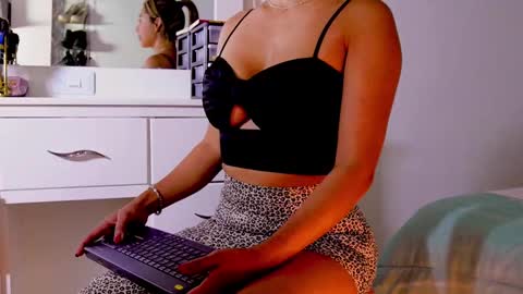 Snapshot of 3kam_amazonian chatting on 02-11-25, 10:04 independent model online show from 02-11-25, 10:04