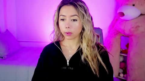 independent model online show from 04-30-26, 09:26