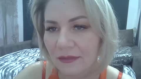 Snapshot of 3susie chatting on 02-12-26, 09:59 3susie online show from 02-12-26, 09:59