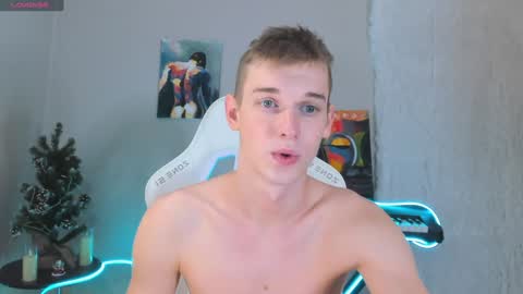 Snapshot of 4ever_dude chatting on 01-28-25, 04:29 Andrew online show from 01-28-25, 04:29