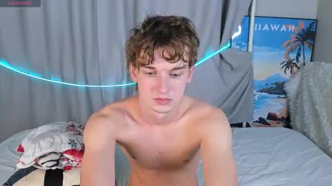 Snapshot of 4ever_dude chatting on 09-24-25, 06:17 Andrew online show from 09-24-25, 06:17