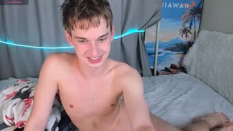 Snapshot of 4ever_dude chatting on 10-18-25, 02:40 Andrew online show from 10-18-25, 02:40