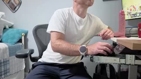 Snapshot of 5ft5 chatting on 06-18-26, 03:27 Hi Five The Short Guy online show from 06-18-26, 03:27