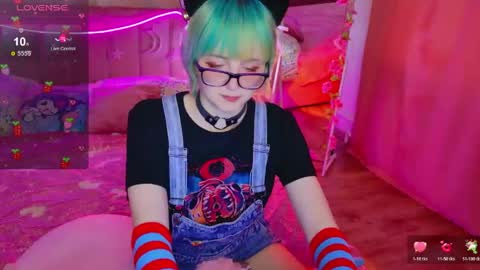 Snapshot of 666_marshmallow chatting on 05-17-26, 05:05 Marsi online show from 05-17-26, 05:05