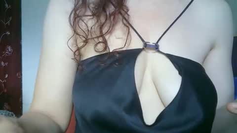 Snapshot of 77lilu chatting on 05-12-26, 10:34 Lilu online show from 05-12-26, 10:34