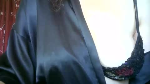 Snapshot of 77lilu chatting on 05-16-26, 10:23 Lilu online show from 05-16-26, 10:23