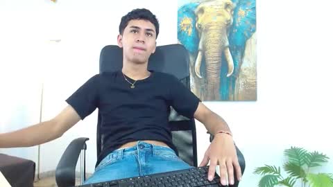 Snapshot of 7alan chatting on 10-31-25, 01:23 Alan online show from 10-31-25, 01:23