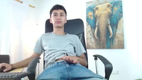 Snapshot of 7alan chatting on 12-01-25, 12:54 Alan online show from 12-01-25, 12:54