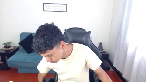 Snapshot of 7alan chatting on 12-17-25, 12:55 Alan online show from 12-17-25, 12:55