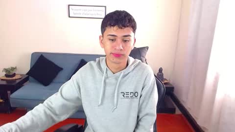 Snapshot of 7alan chatting on 12-19-25, 01:07 Alan online show from 12-19-25, 01:07