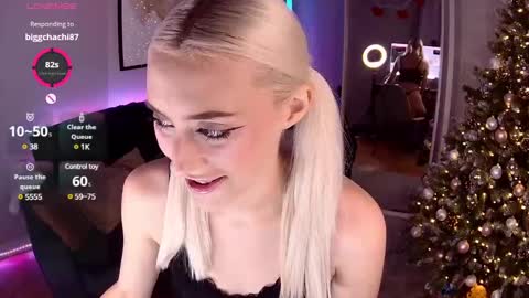 Snapshot of 7loren_wood7 chatting on 12-22-24, 02:49 Loren Wood online show from 12-22-24, 02:49