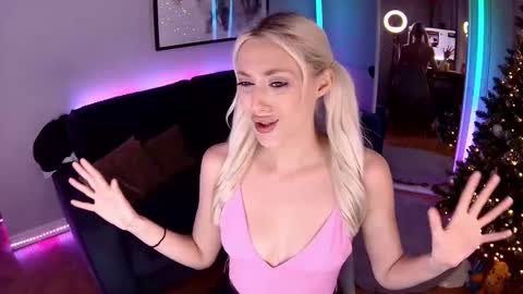 Snapshot of 7loren_wood7 chatting on 01-19-25, 07:15 Loren Wood online show from 01-19-25, 07:15