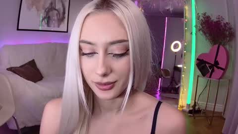 Snapshot of 7loren_wood7 chatting on 02-12-25, 06:19 Loren Wood online show from 02-12-25, 06:19