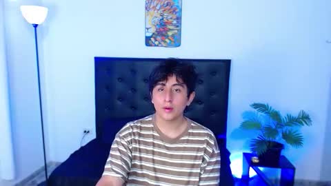 Snapshot of 7zyan chatting on 12-01-25, 02:44 zyan online show from 12-01-25, 02:44