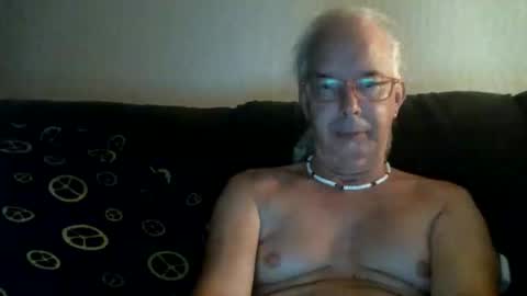 Snapshot of 808dred chatting on 05-13-26, 11:18 808dred online show from 05-13-26, 11:18