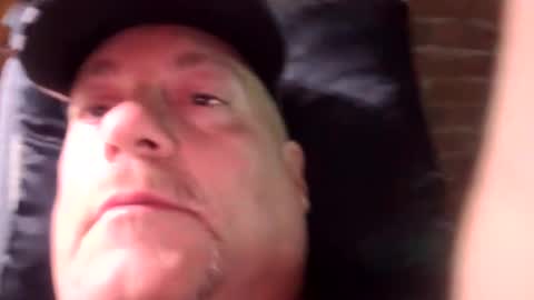 Snapshot of 8bottomfeeder8 chatting on 10-04-25, 10:02 8bottomfeeder8 online show from 10-04-25, 10:02