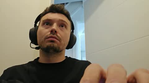 8inchdude93 online show from 09-10-25, 10:37