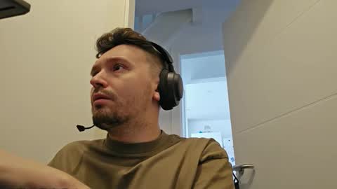 8inchdude93 online show from 09-18-25, 08:05