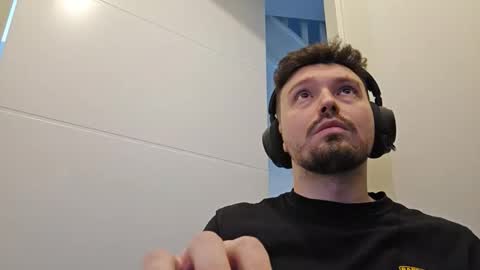 8inchdude93 online show from 03-25-26, 10:21