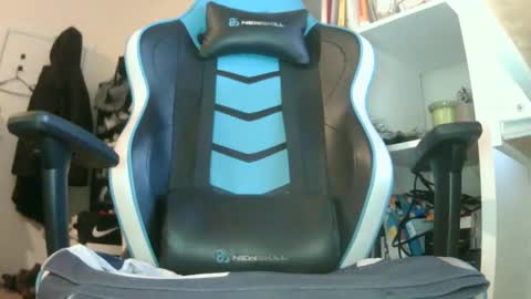 Snapshot of 90zero chatting on 12-17-24, 08:32 Arturo online show from 12-17-24, 08:32