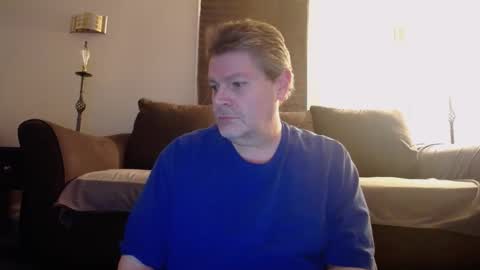 Snapshot of 989guy chatting on 02-06-25, 02:11 989guy online show from 02-06-25, 02:11