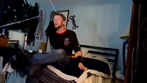 Snapshot of 9_25 chatting on 12-22-24, 10:04 8over6 online show from 12-22-24, 10:04