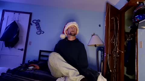 Snapshot of 9_25 chatting on 12-25-24, 02:46 8over6 online show from 12-25-24, 02:46