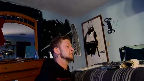 Snapshot of 9_25 chatting on 01-12-25, 10:22 8over6 online show from 01-12-25, 10:22