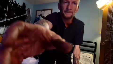 Snapshot of 9_25 chatting on 03-11-25, 12:22 8over6 online show from 03-11-25, 12:22