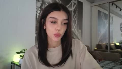 Snapshot of 9west chatting on 09-15-25, 10:37 KARINA online show from 09-15-25, 10:37